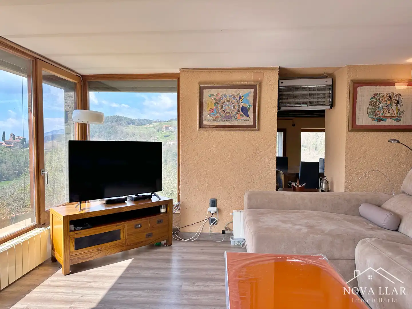 Sala de estar de Finca rústica en venta en Les Llosses con Calefacción, Jardín privado y Parquet