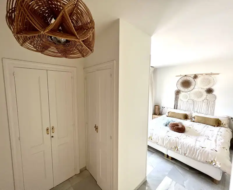 Habitación de Dúplex de alquiler en Estepona con Aire acondicionado, Terraza y Trastero
