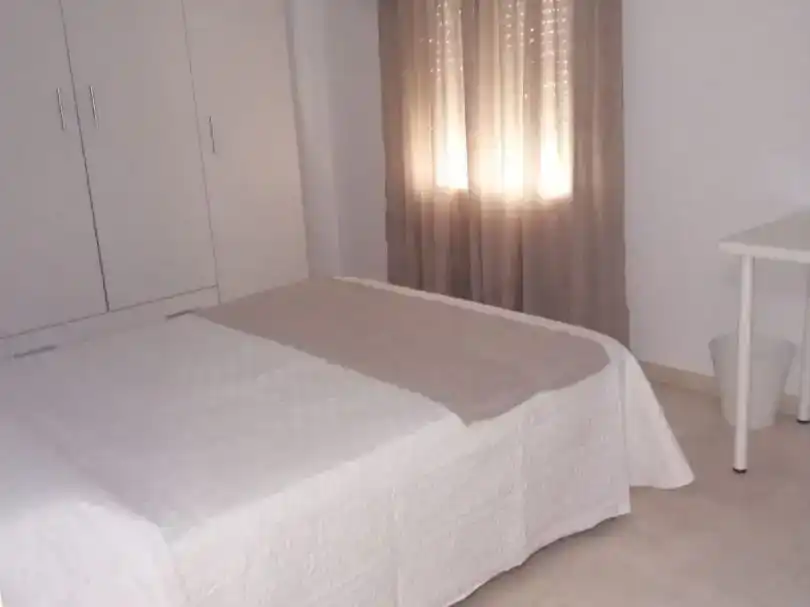 Schlafzimmer von Wohnung zur Miete in Osuna mit Klimaanlage, Privatgarten und Möbliert