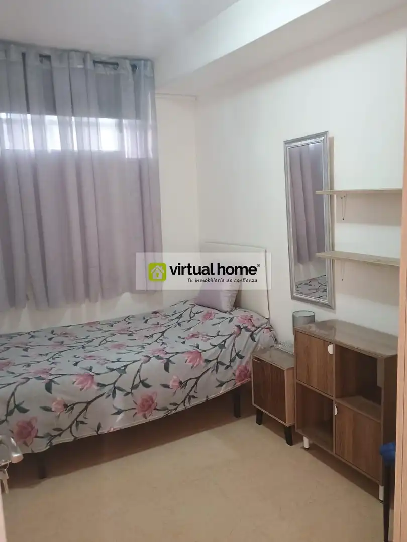 Dormitori de Apartament en venda en Benidorm amb Aire condicionat i Piscina comunitària