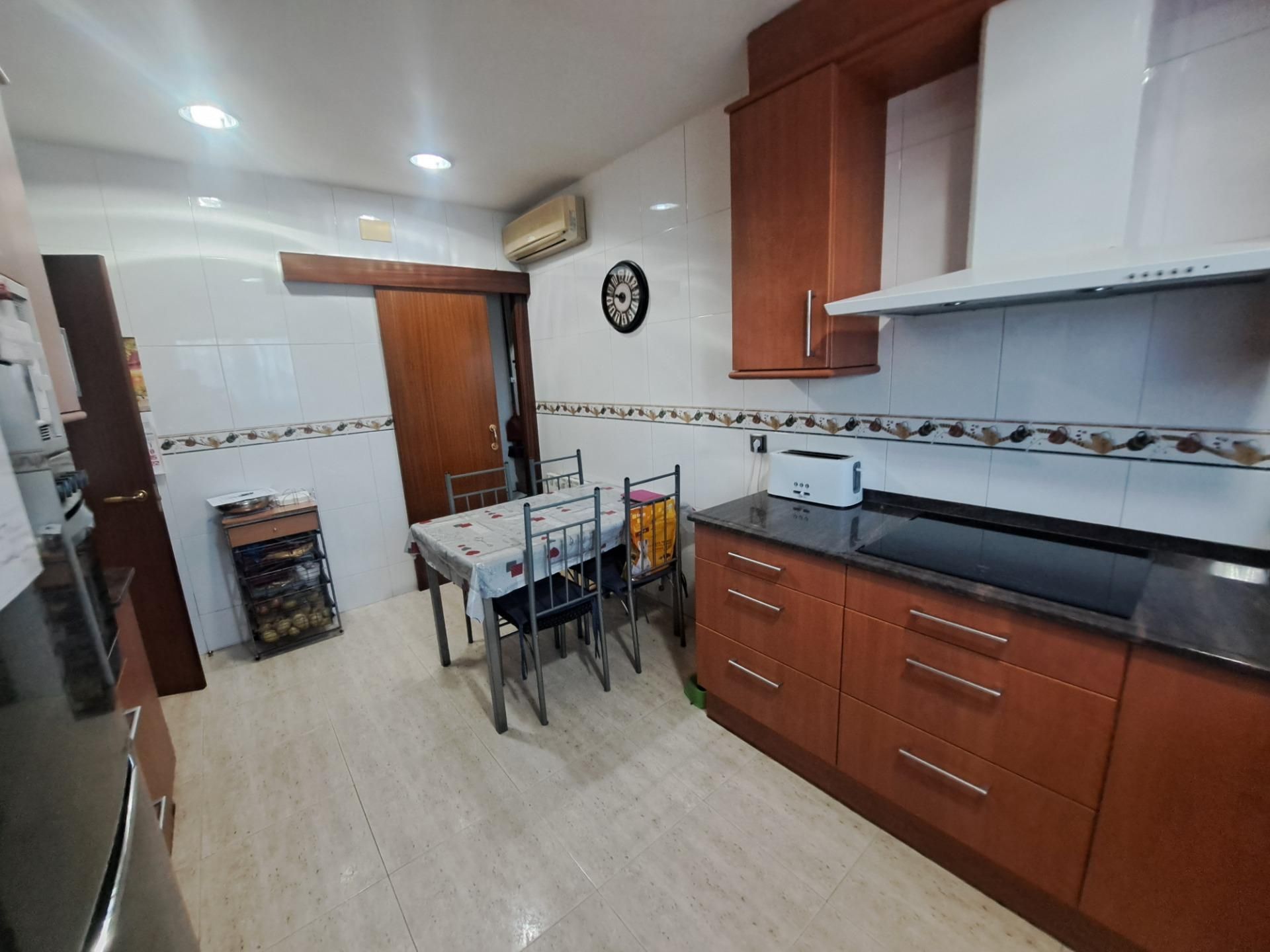 Cuina de Casa adosada en venda en Mollerussa amb Aire condicionat, Jardí privat i Terrassa