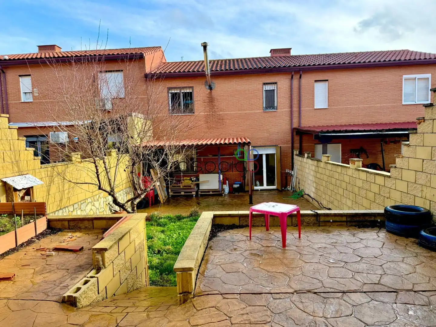 Jardín de Casa adosada en venta en Chiloeches con Calefacción y Jardín privado