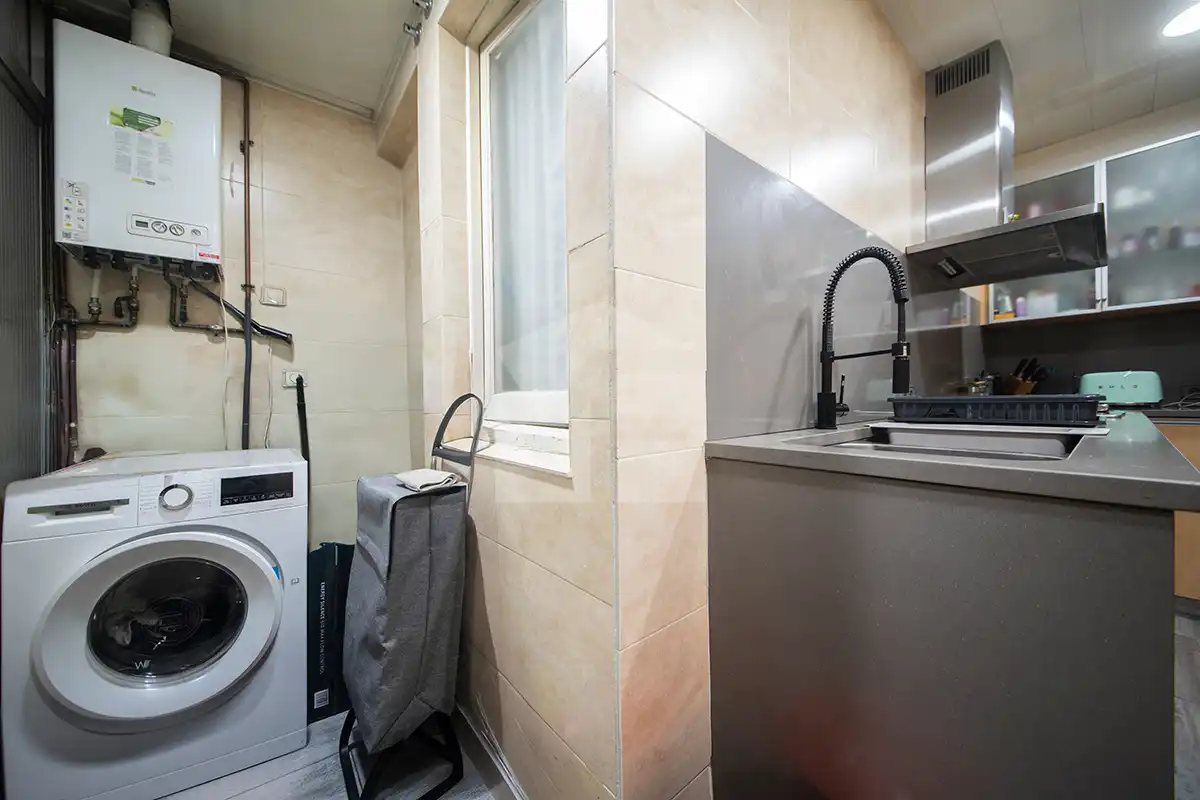 Flat for sale in Barcelona  with Air Conditioner and Heating