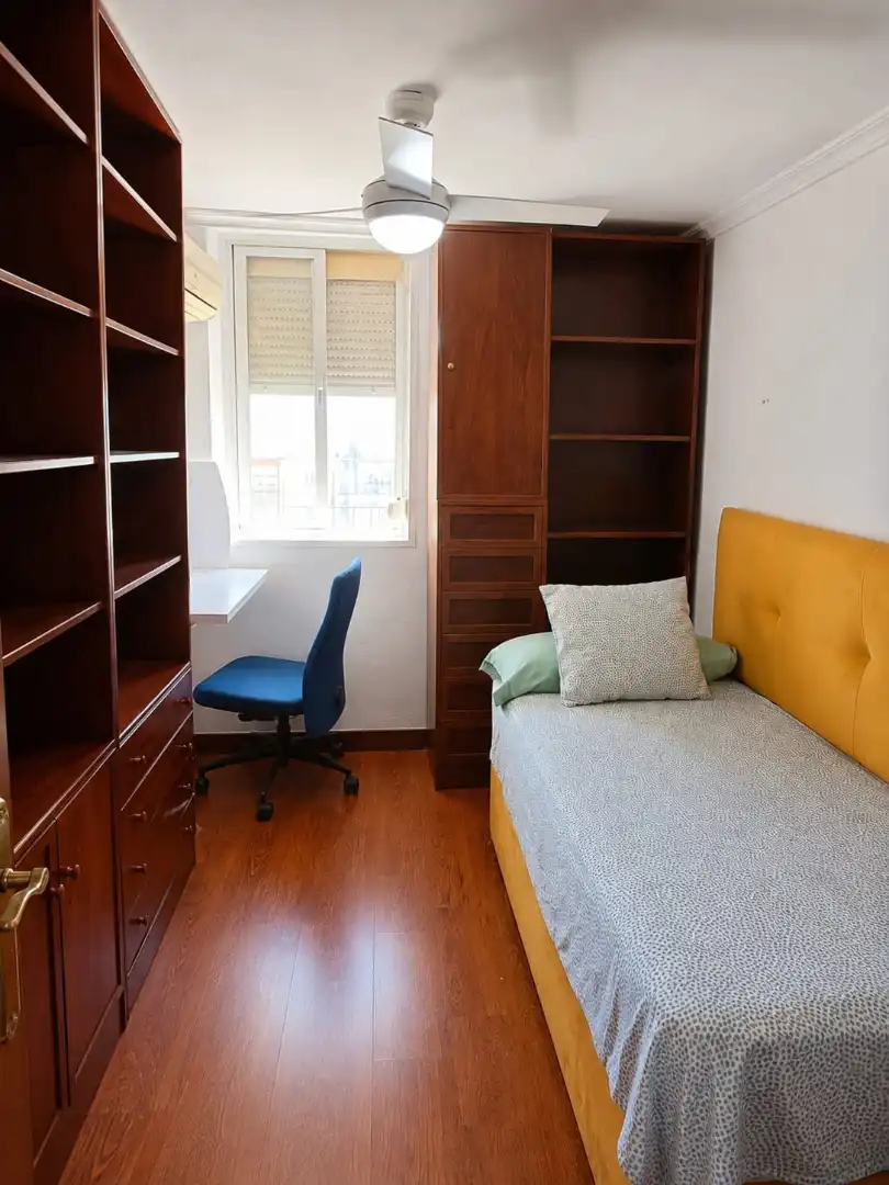 Schlafzimmer von Wohnung zur Miete in Madrid mit Klimaanlage, Heizung und Möbliert
