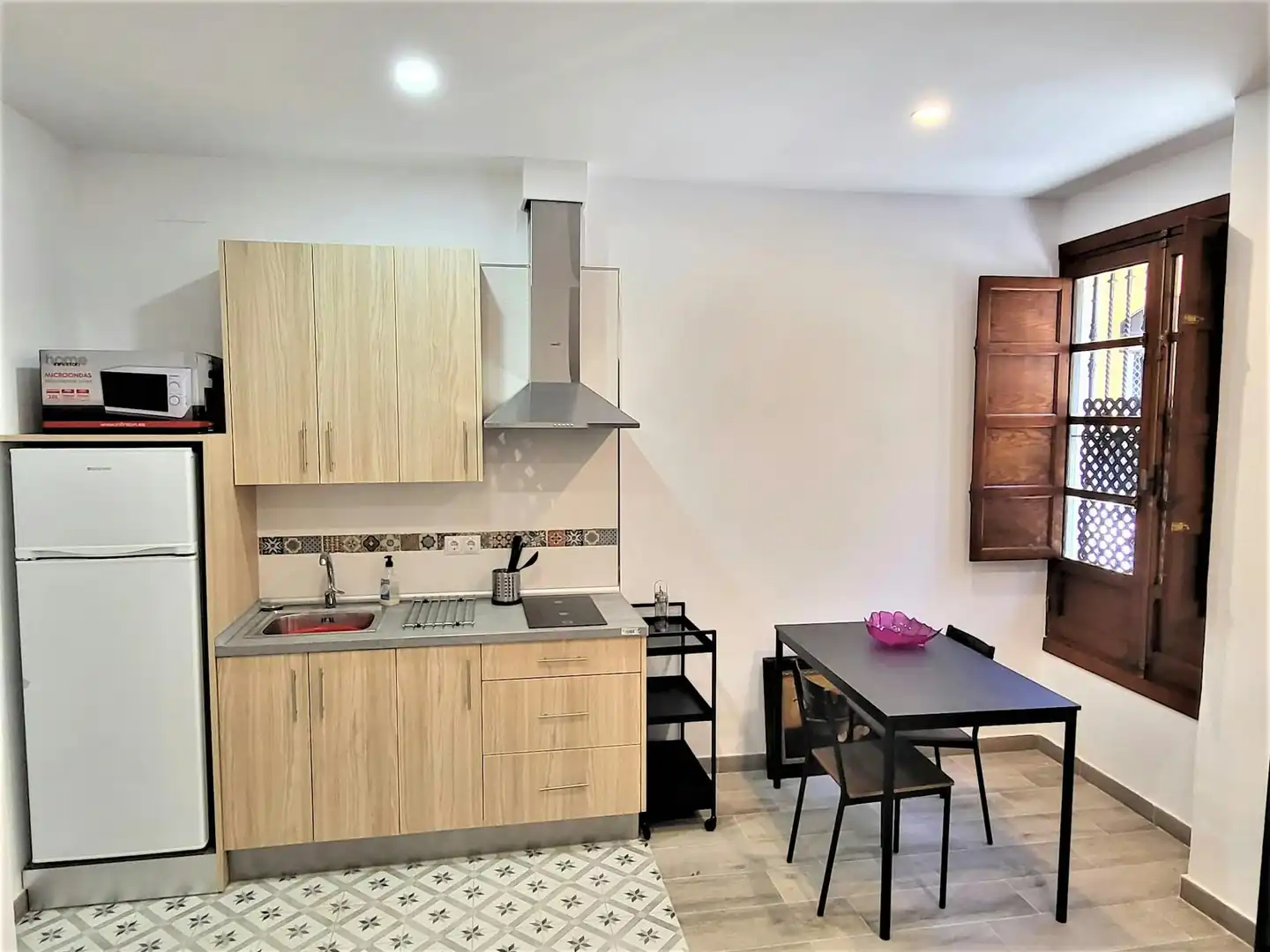 Küche von Wohnung zur Miete in Sevilla mit Klimaanlage, Heizung und Privatgarten
