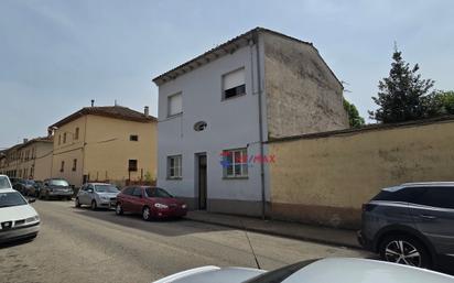 Vista exterior de Casa o xalet en venda en Olot amb Calefacció, Terrassa i Traster