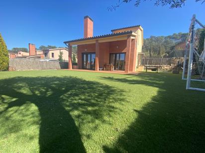 Vista exterior de Casa o xalet en venda en La Roca del Vallès amb Piscina