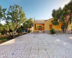 Vista exterior de Casa o xalet en venda en Elche / Elx amb Calefacció, Jardí privat i Traster