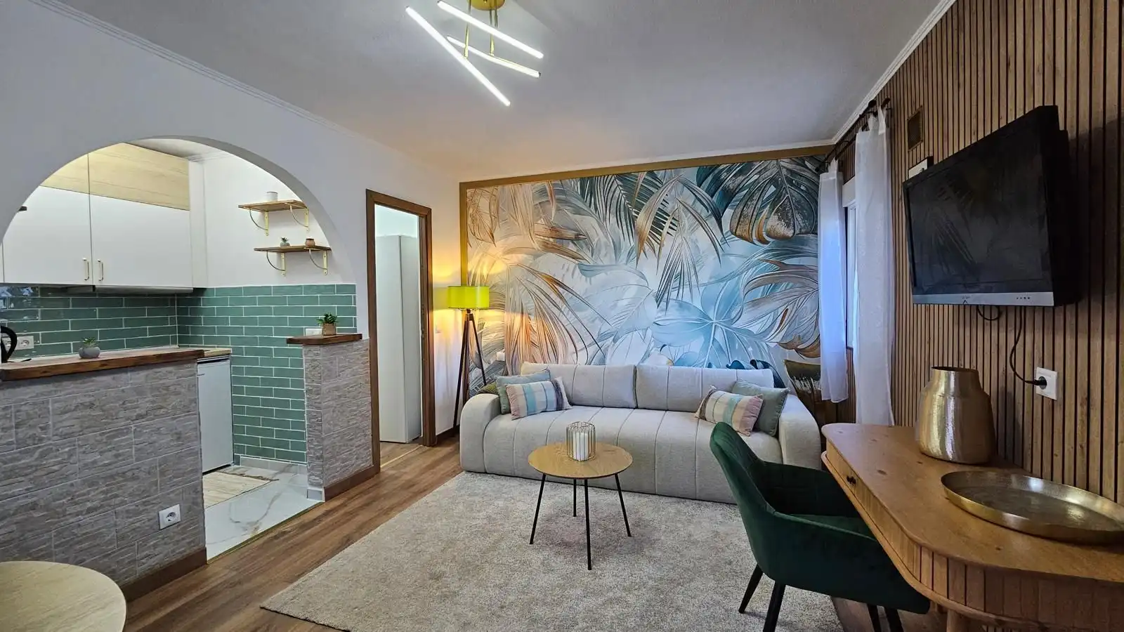 Sala de estar de Casa adosada en venta en Marbella con Aire acondicionado, Calefacción y Jardín privado