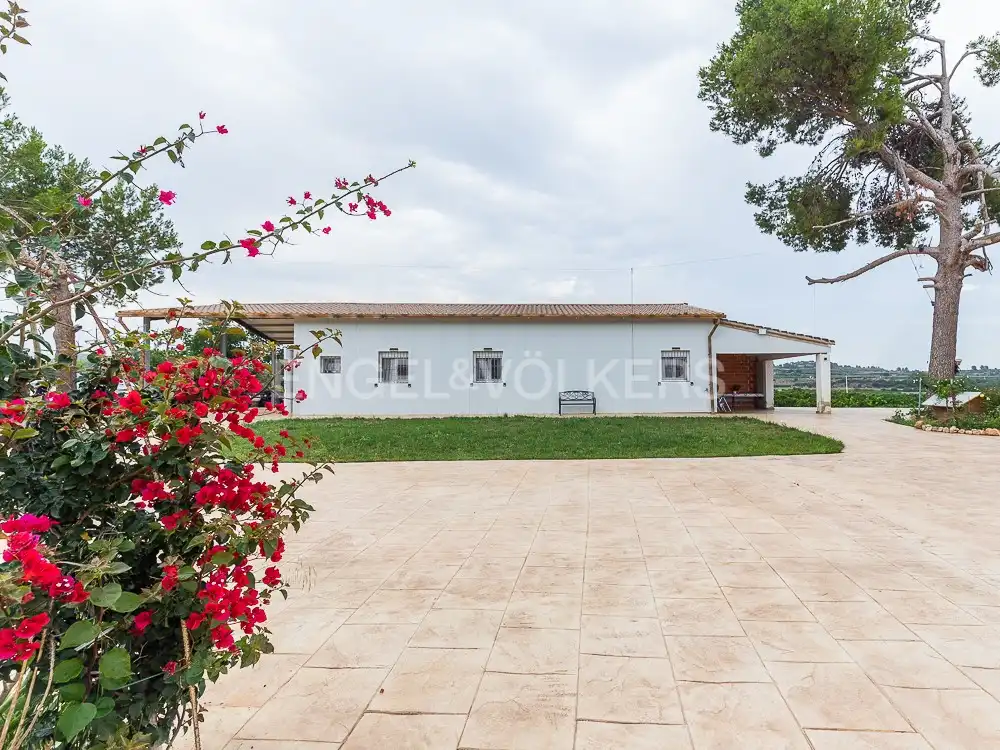 Casa amb piscina en venda a Montroi / Montroy