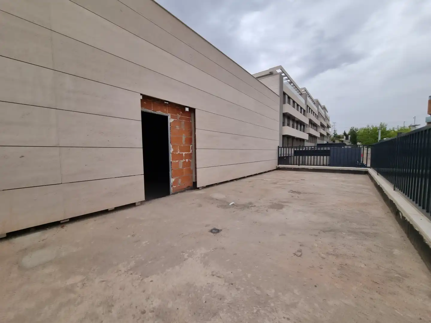 Vista exterior de Local en venta en San Sebastián de los Reyes