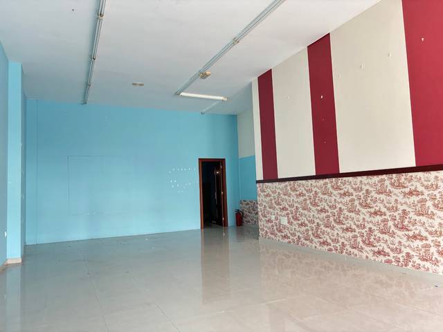 Local comercial en Venta en Renedo