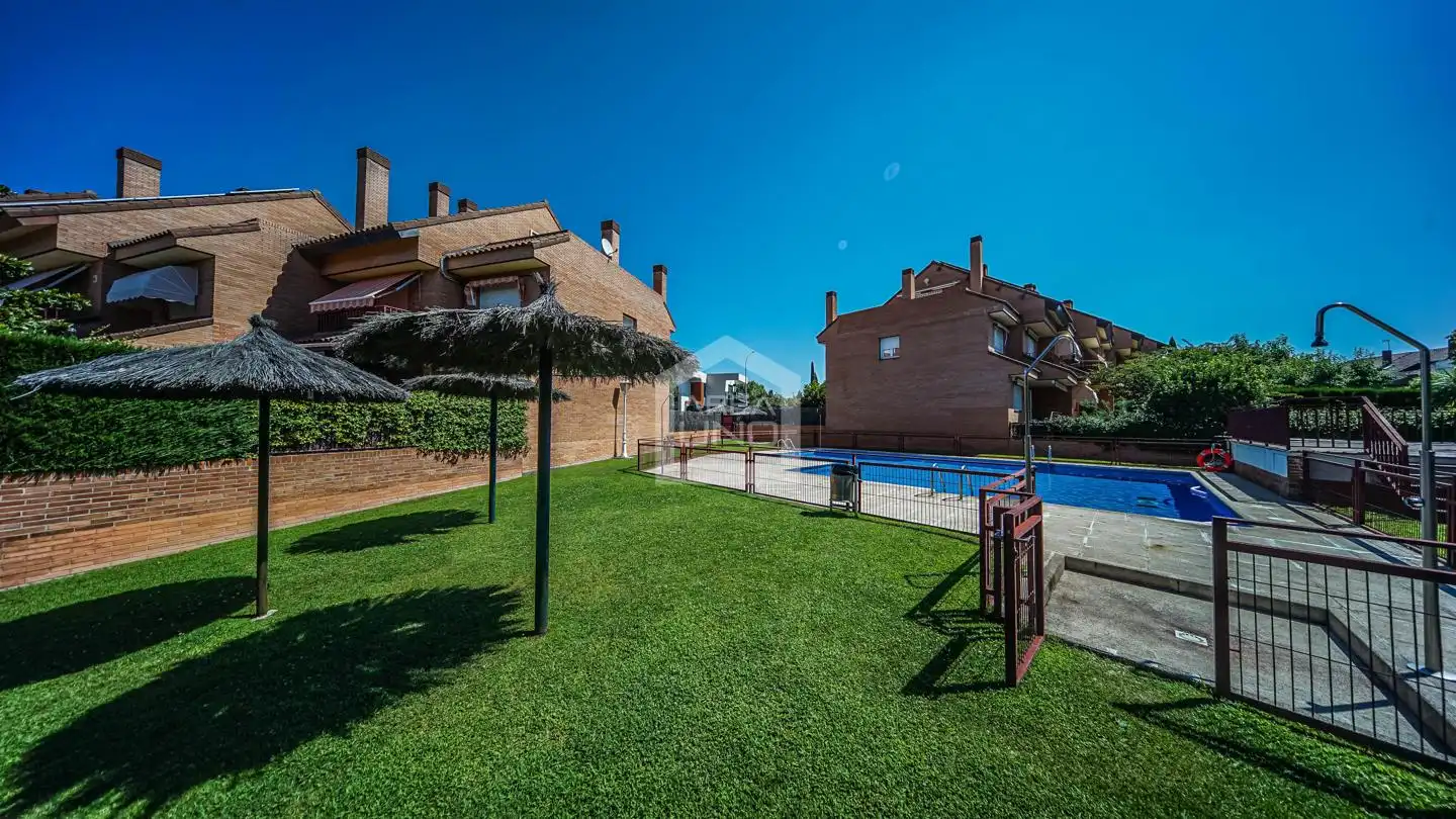 Jardín de Casa adosada en venta en Villaviciosa de Odón con Calefacción, Jardín privado y Parquet