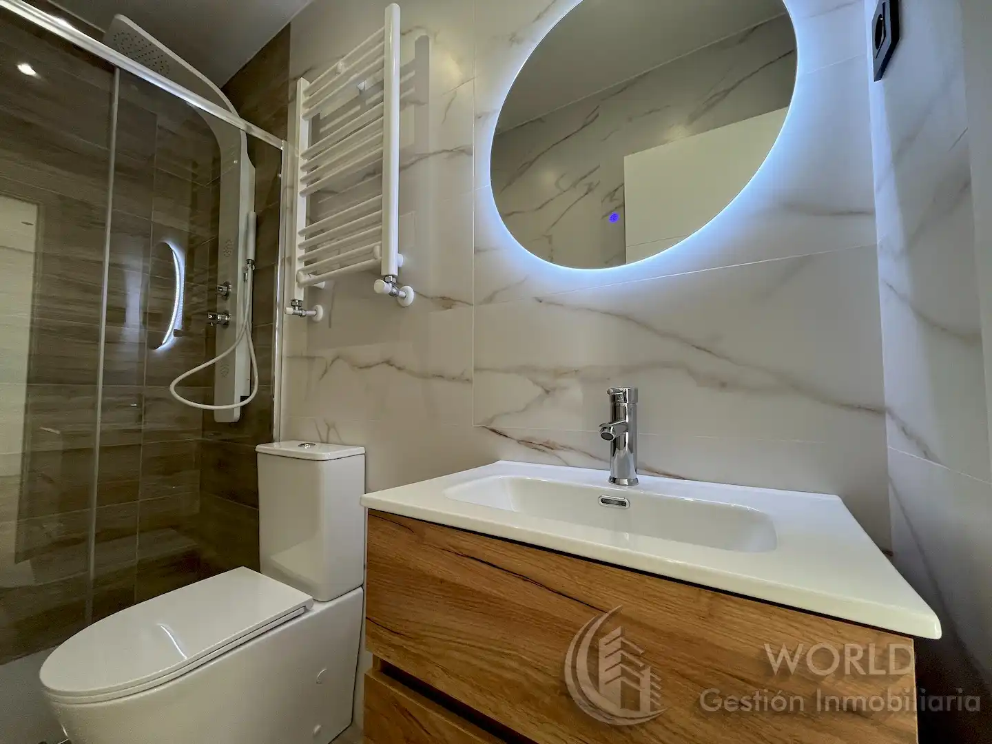 Badezimmer von Wohnung zum Verkauf in Madrid mit Klimaanlage, Heizung und Möbliert
