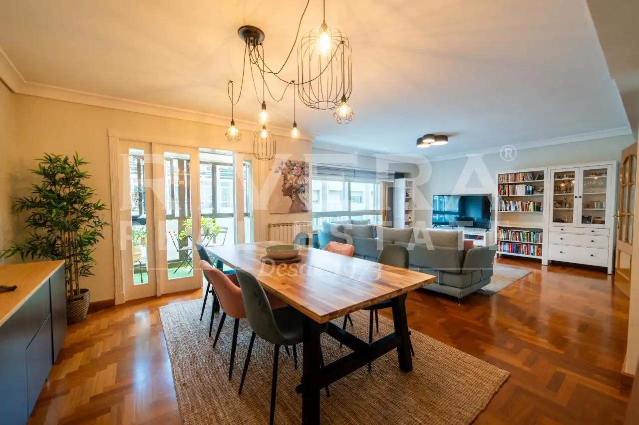 Comedor de Piso en venta en Vigo  con Calefacción, Parquet y Terraza