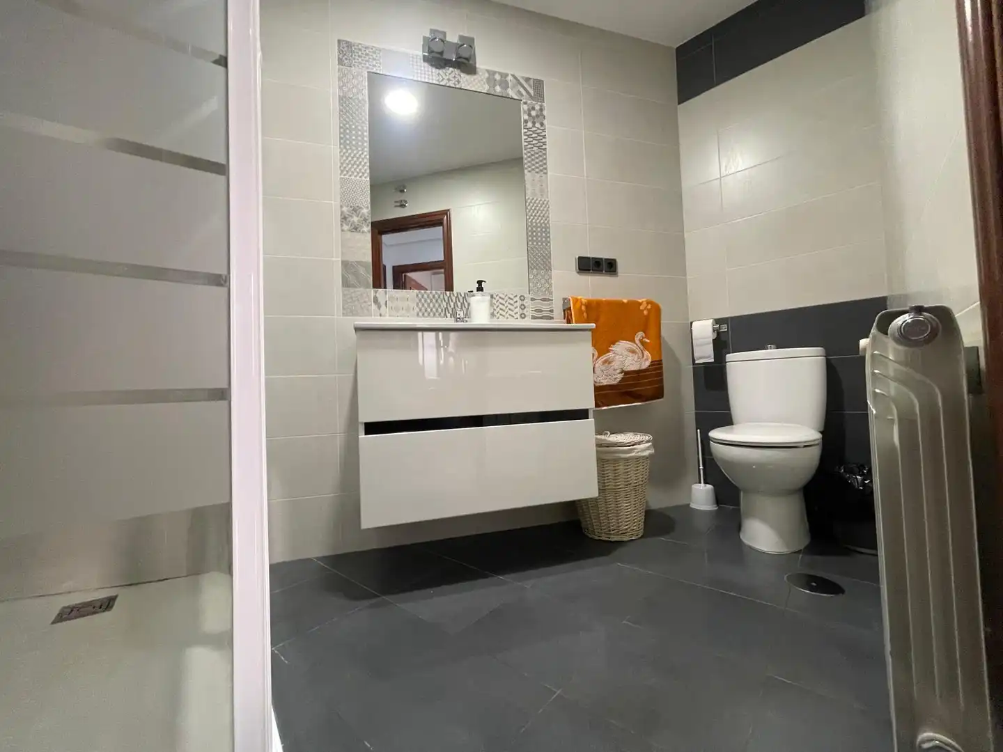 Bany de Pis de lloguer en Ciudad Real amb Aire condicionat i Moblat