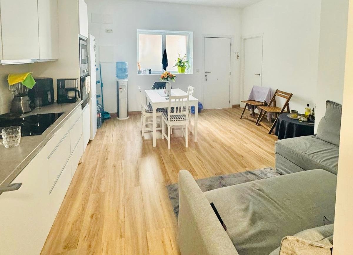 Sala d'estar de Loft en venda en A Coruña Capital  amb Parquet, Moblat i Forn