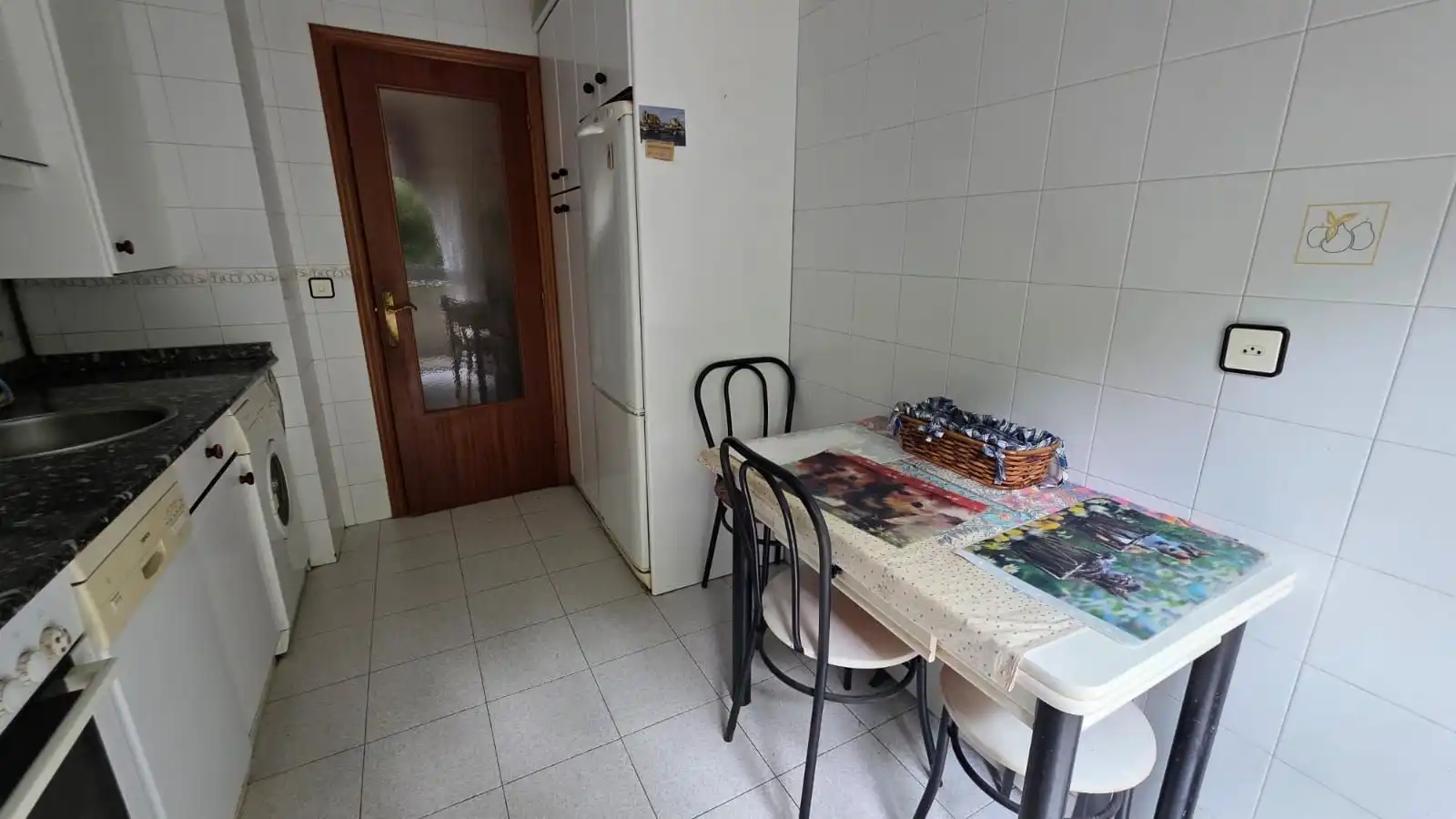 Cocina de Piso en venta en Castro-Urdiales con Calefacción, Terraza y Piscina comunitaria