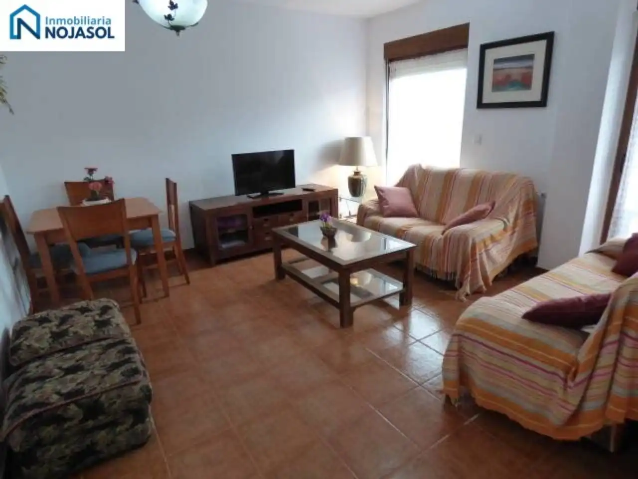 Wohnzimmer von Einfamilien-Reihenhaus zum Verkauf in Bareyo mit Heizung, Terrasse und Möbliert