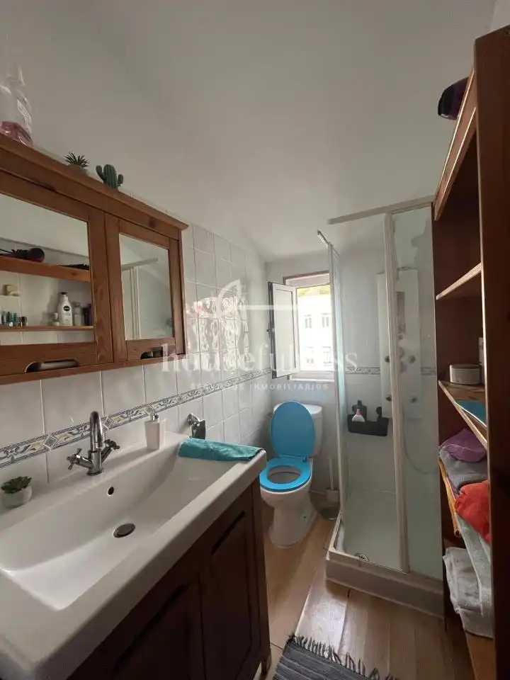 Bathroom of Apartments for sale in Ferrol  with Parquet flooring and Storage room