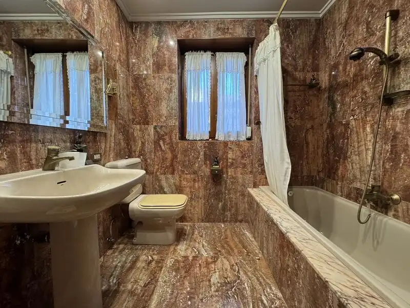 Baño de Piso en venta en Bergara con Calefacción, Terraza y Amueblado