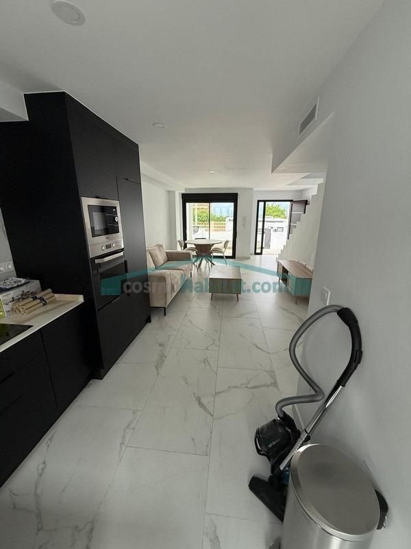 Sala d'estar de Casa adosada en venda en Mutxamel amb Aire condicionat, Jardí privat i Terrassa