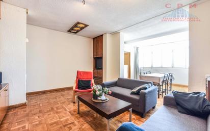 Living room of Flat to rent in  Madrid Capital  with Air Conditioner, Heating and Parquet flooring