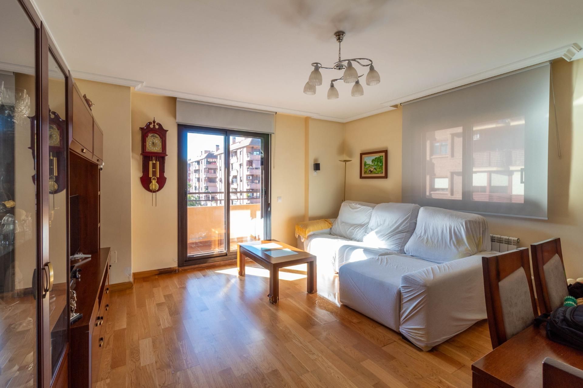 Living room of Flat for sale in Alcalá de Henares  with Air Conditioner, Heating and Private garden