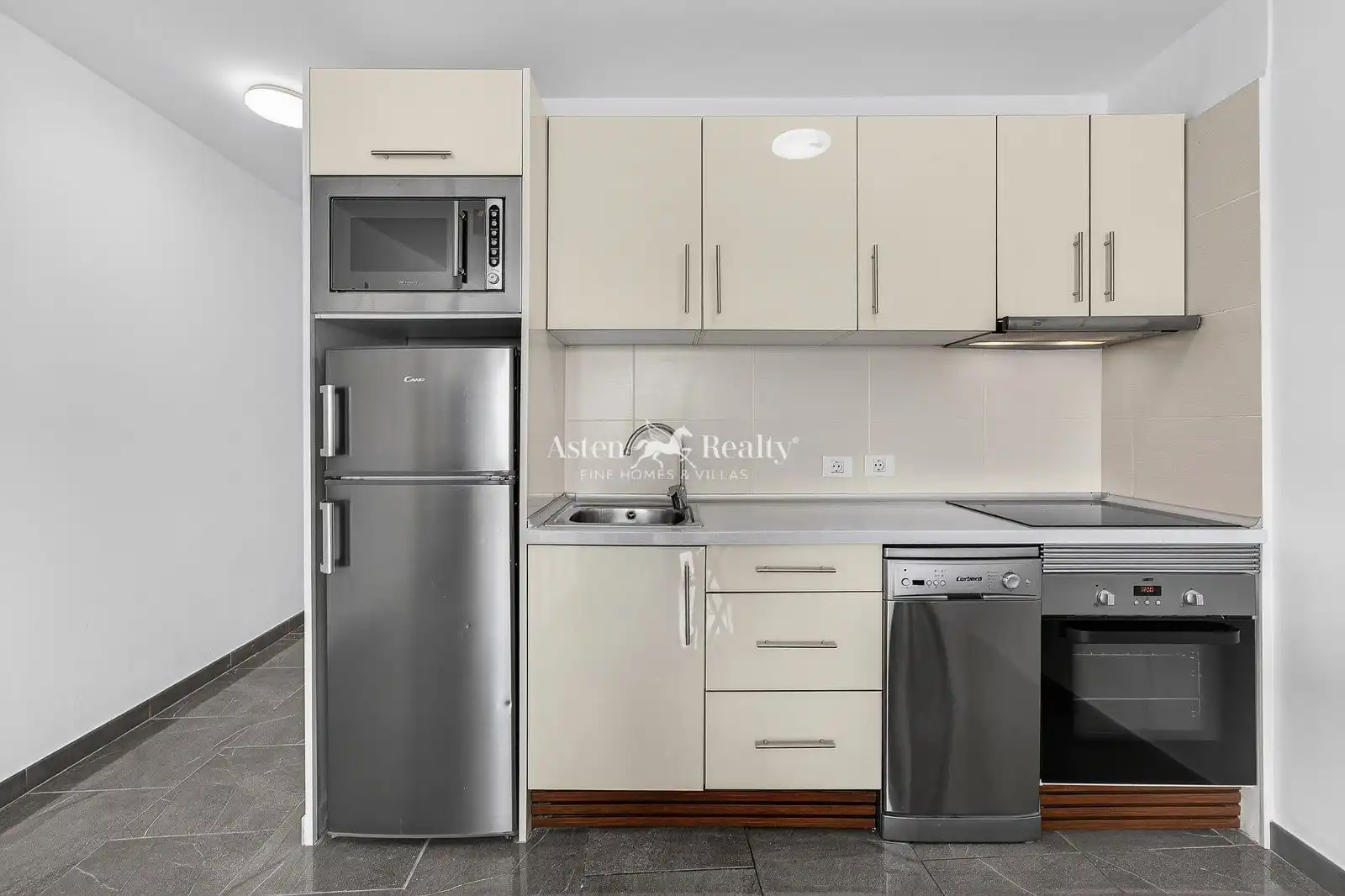 Cuina de Apartament en venda en Adeje amb Aire condicionat, Terrassa i Piscina