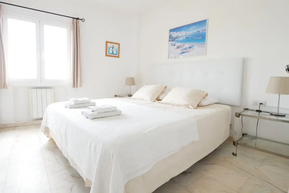 Schlafzimmer von Wohnungen zum Verkauf in Marbella mit Klimaanlage, Terrasse und Alarm