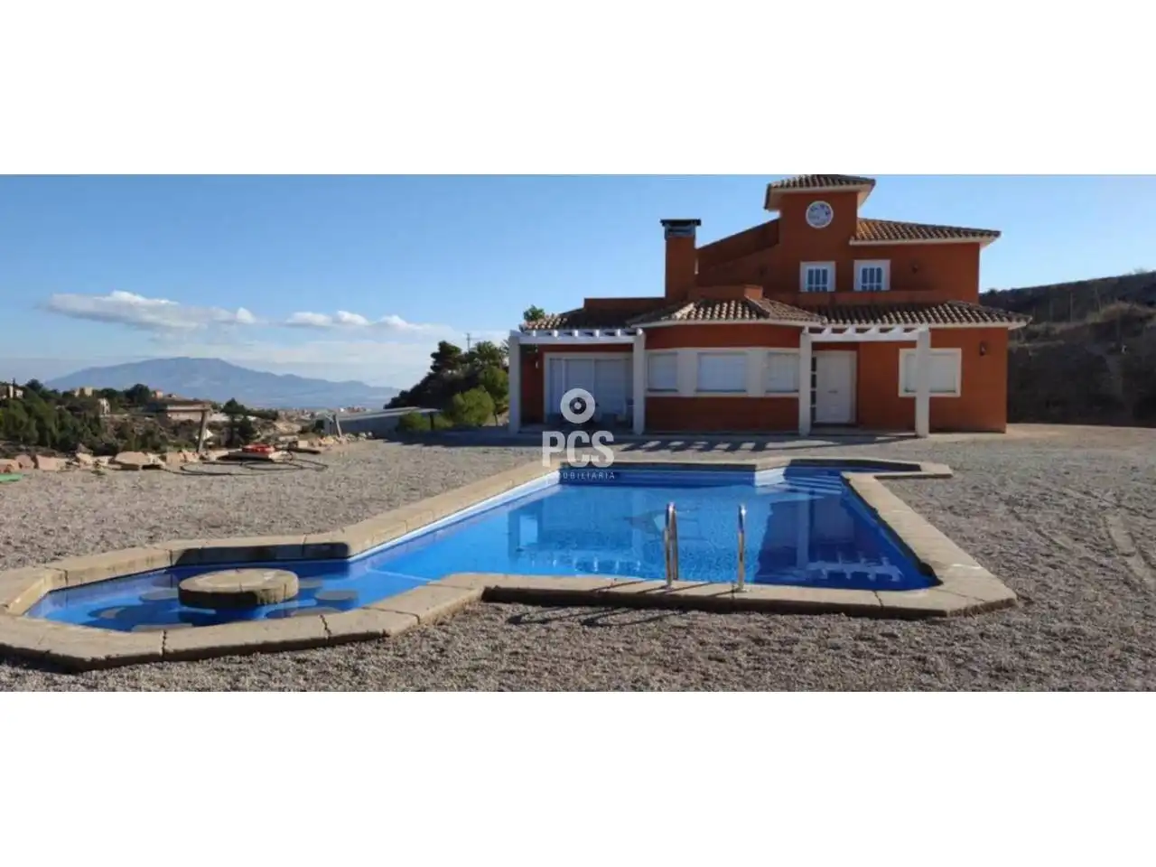 Detached house with pool for sale in Calle Los Secanos 1