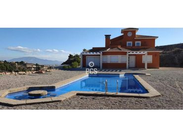 Villa mit Pool zum Verkauf in Calle Los Secanos 1