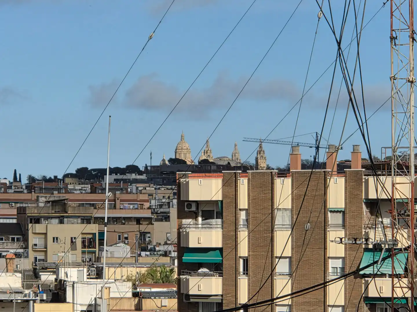Vista exterior de Ático en venta en L'Hospitalet de Llobregat con Aire acondicionado y Terraza