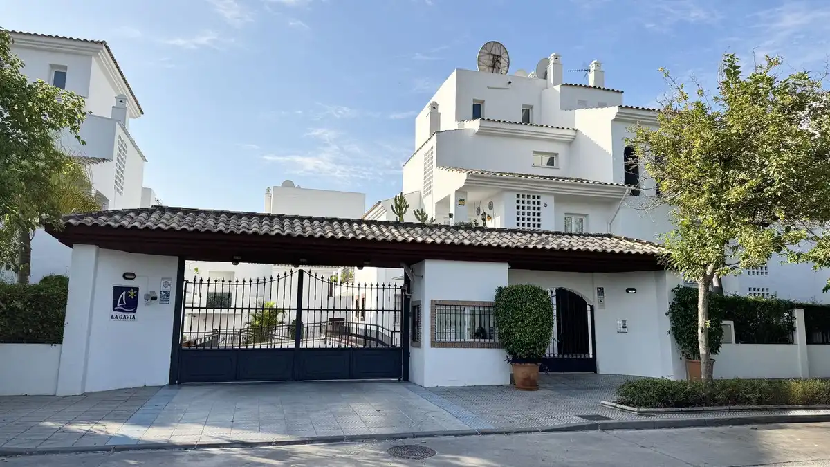 Home with pool for sale in San Pedro de Alcántara, imagen 2