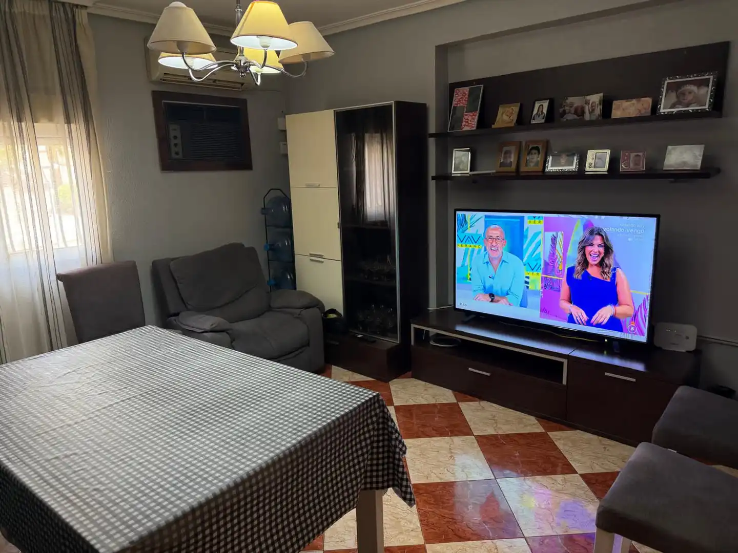 Sala d'estar de Pis en venda en  Jaén Capital amb Aire condicionat i Moblat