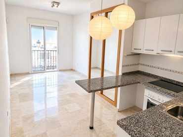 Monolocale con balcone in vendita a Centro