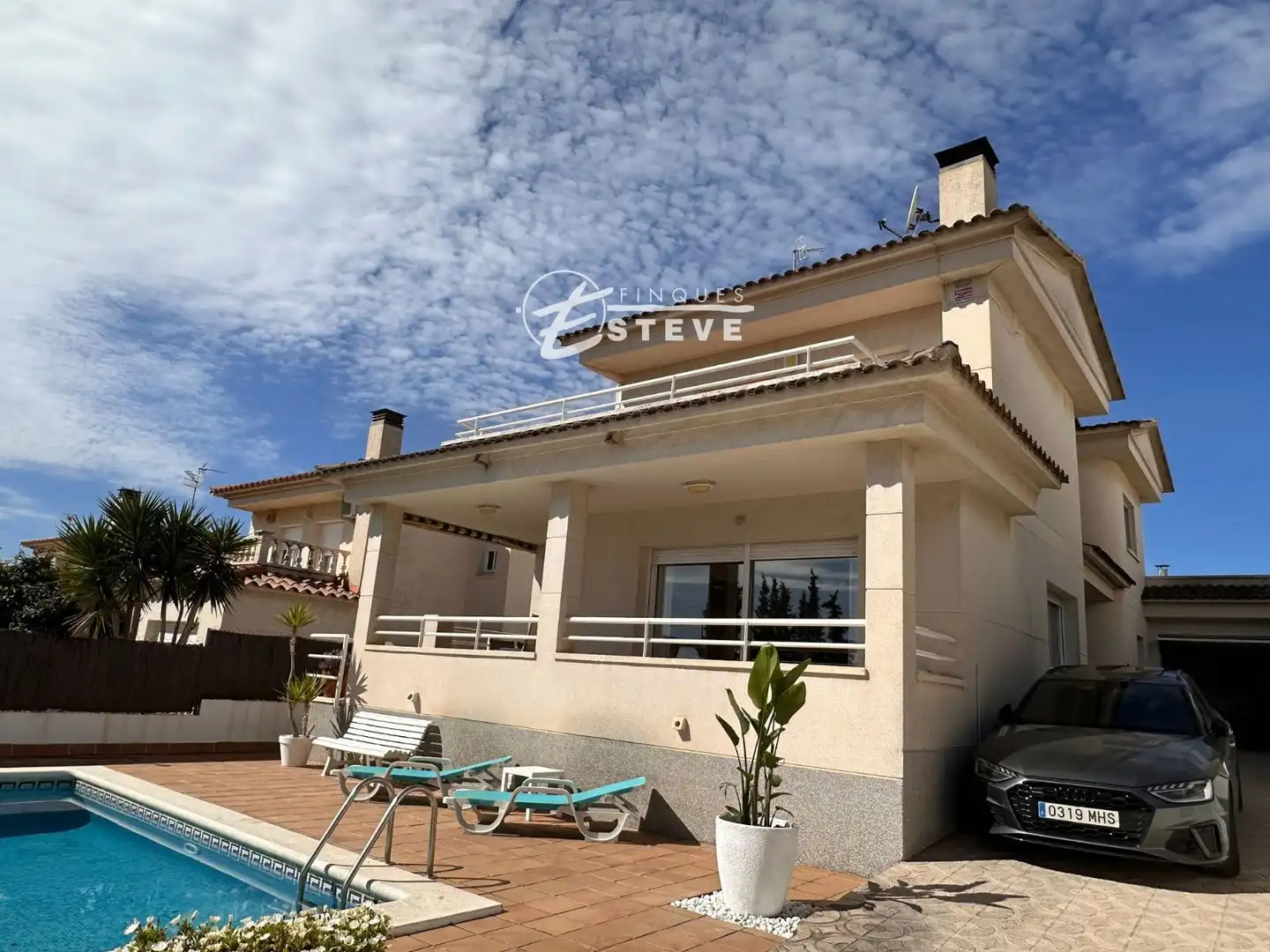Vista exterior de Casa o chalet de alquiler en Calafell con Piscina y Amueblado