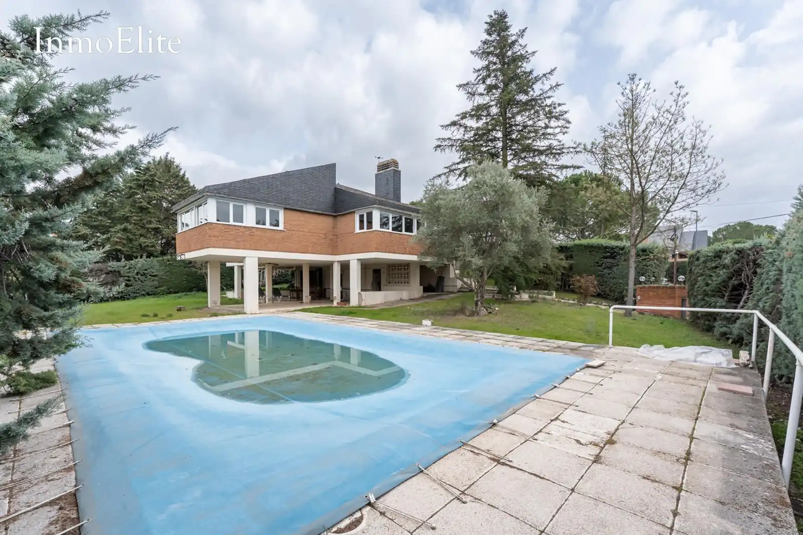 Jardí de Casa o xalet en venda en Las Rozas de Madrid amb Aire condicionat, Calefacció i Jardí privat