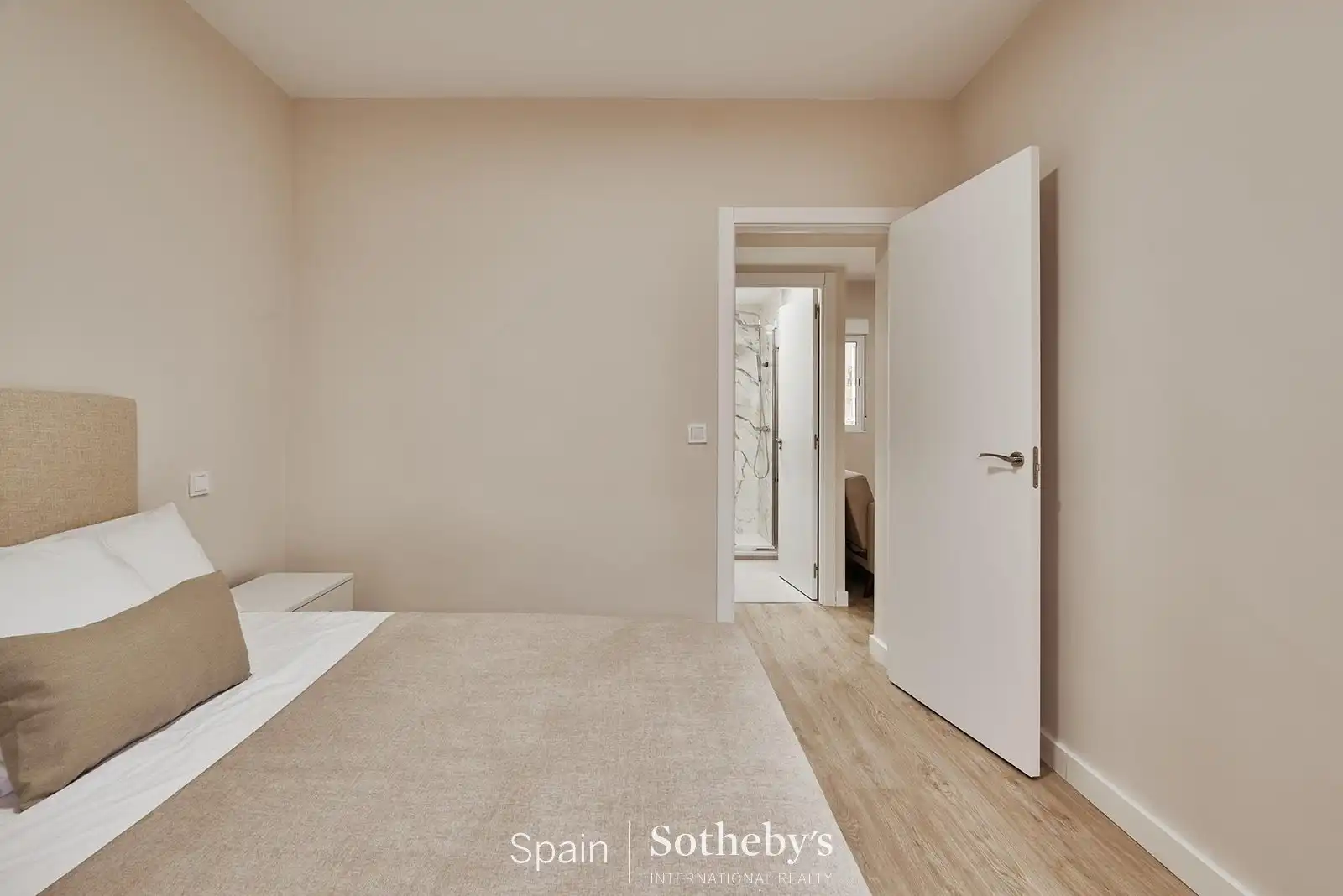 Dormitori de Apartament en venda en Madrid amb Aire condicionat i Calefacció