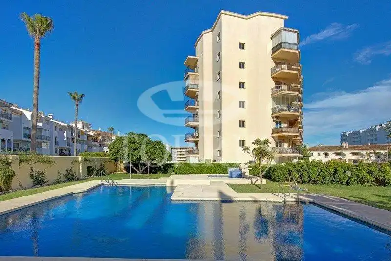 Vista exterior de Pis en venda en Torremolinos amb Aire condicionat i Piscina comunitària
