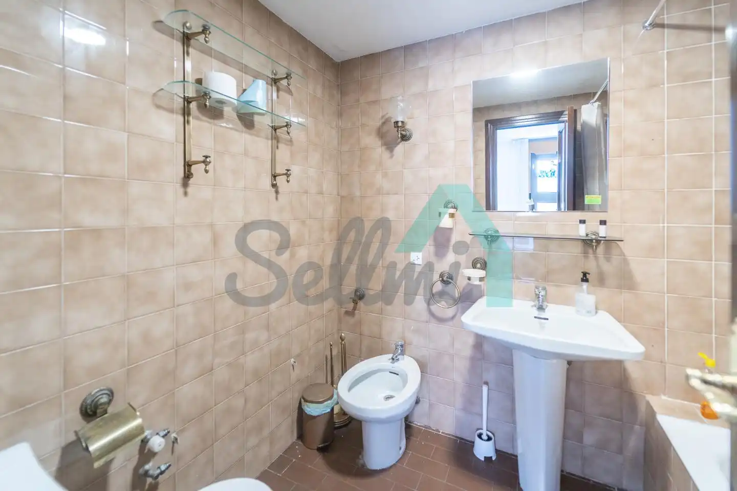 Bathroom of Flat for share in Oviedo   with Heating, Parquet flooring and Furnished
