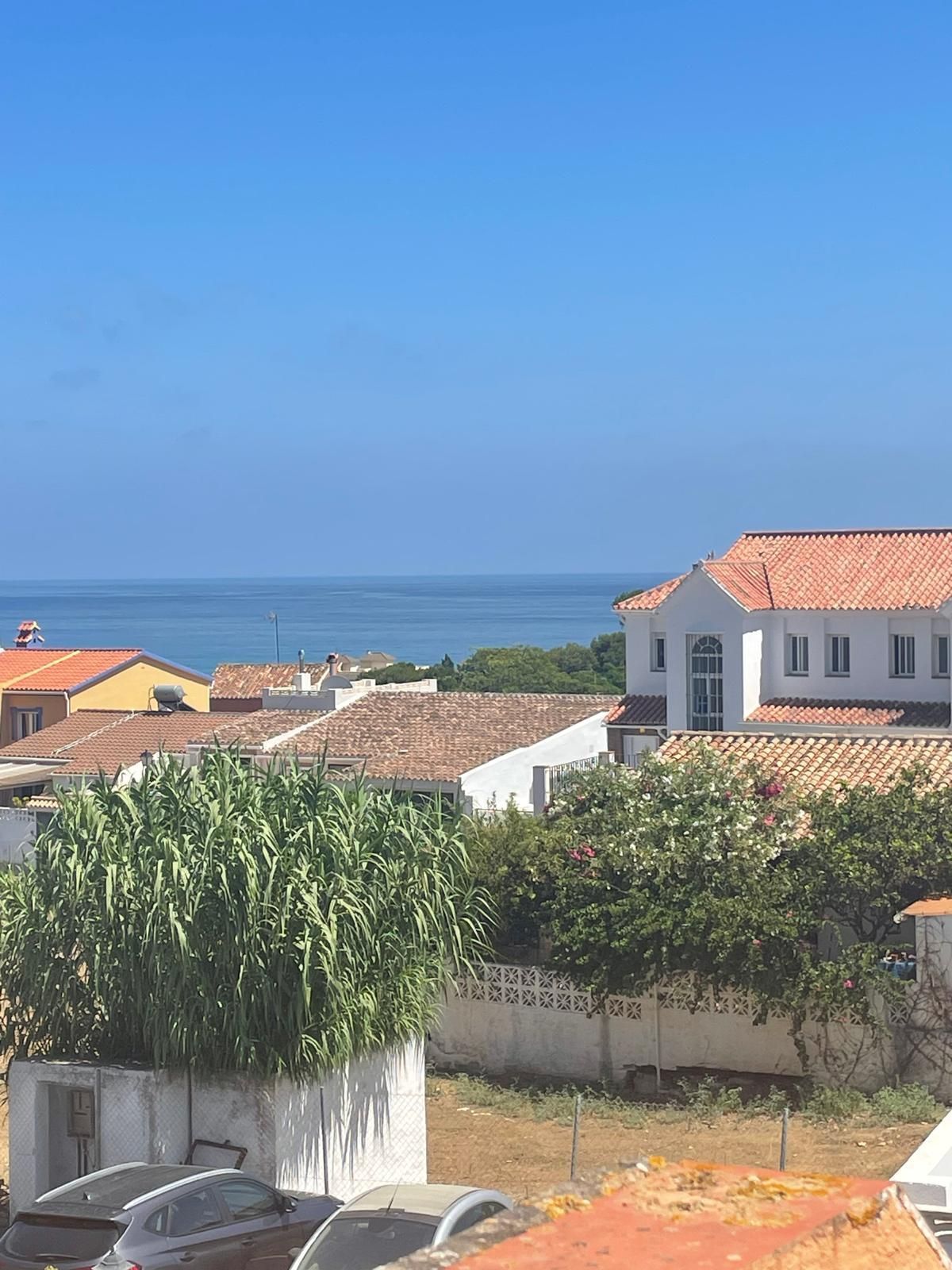 Vista exterior de Casa o xalet en venda en Mijas amb Jardí privat, Terrassa i Piscina