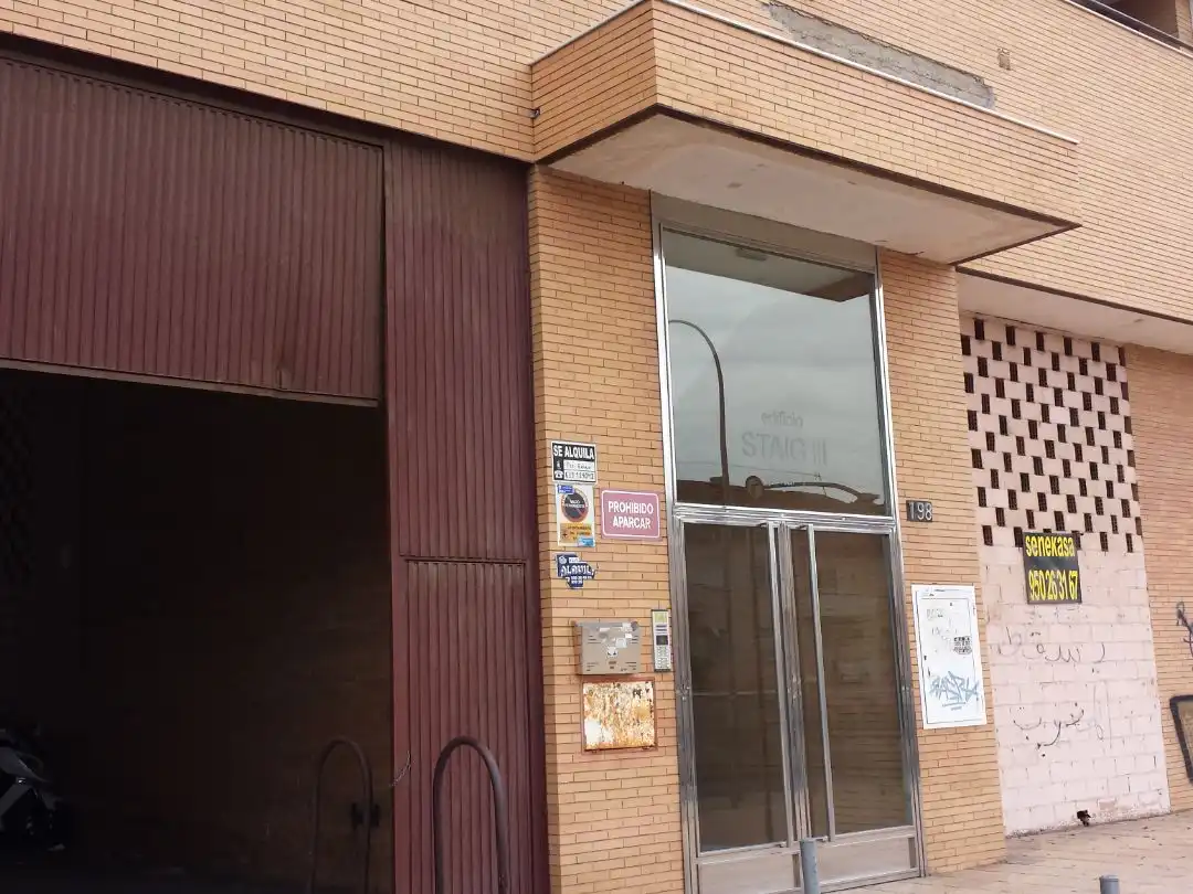 Außenansicht von Garage zur Miete in Almería