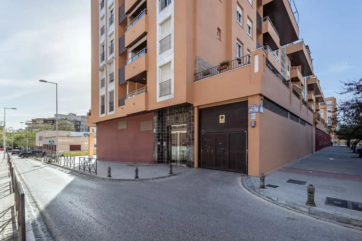 Vista exterior de Garatge en venda en Granada