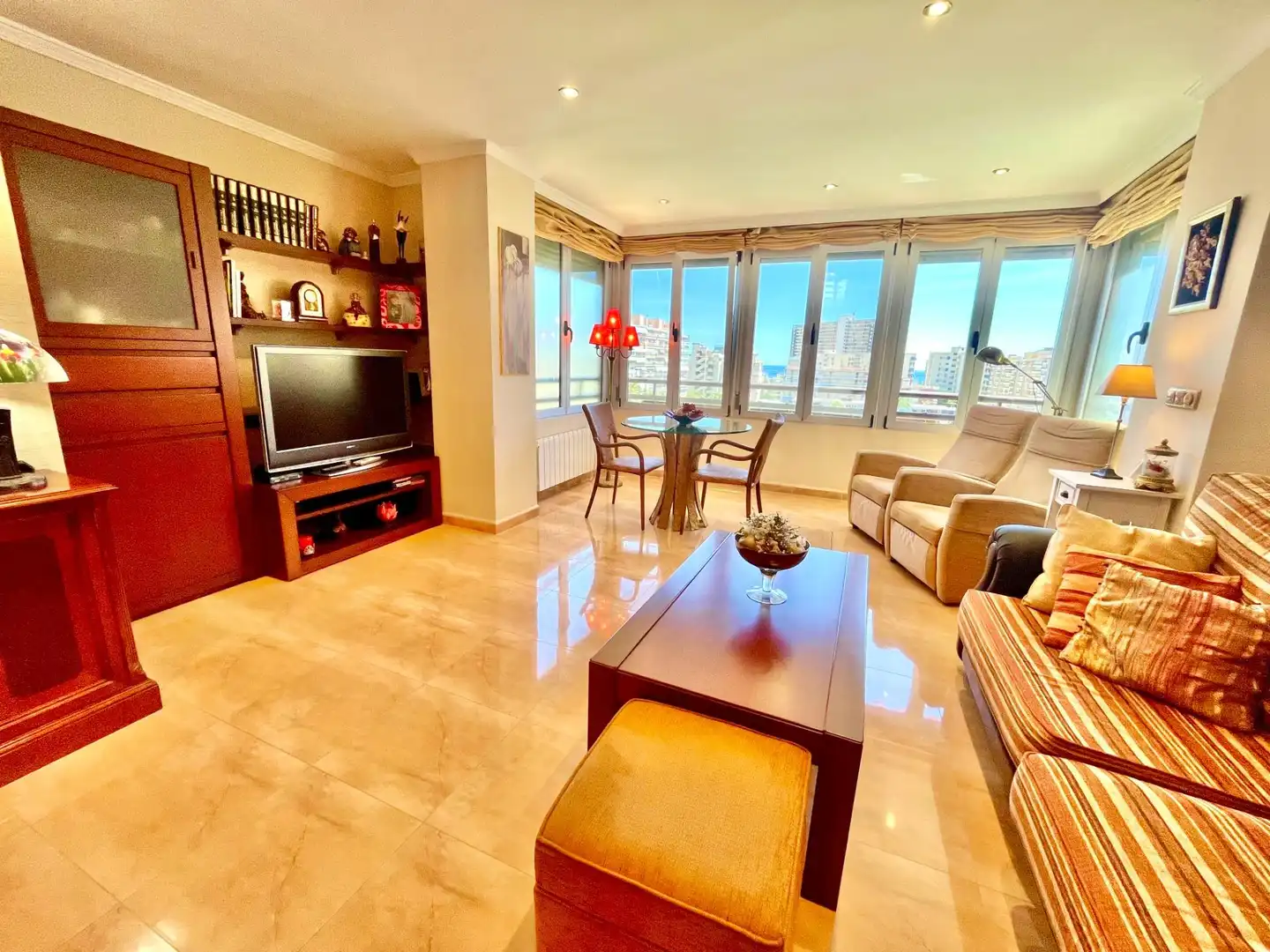 Sala de estar de Piso en venta en Alicante / Alacant con Aire acondicionado, Calefacción y Piscina comunitaria
