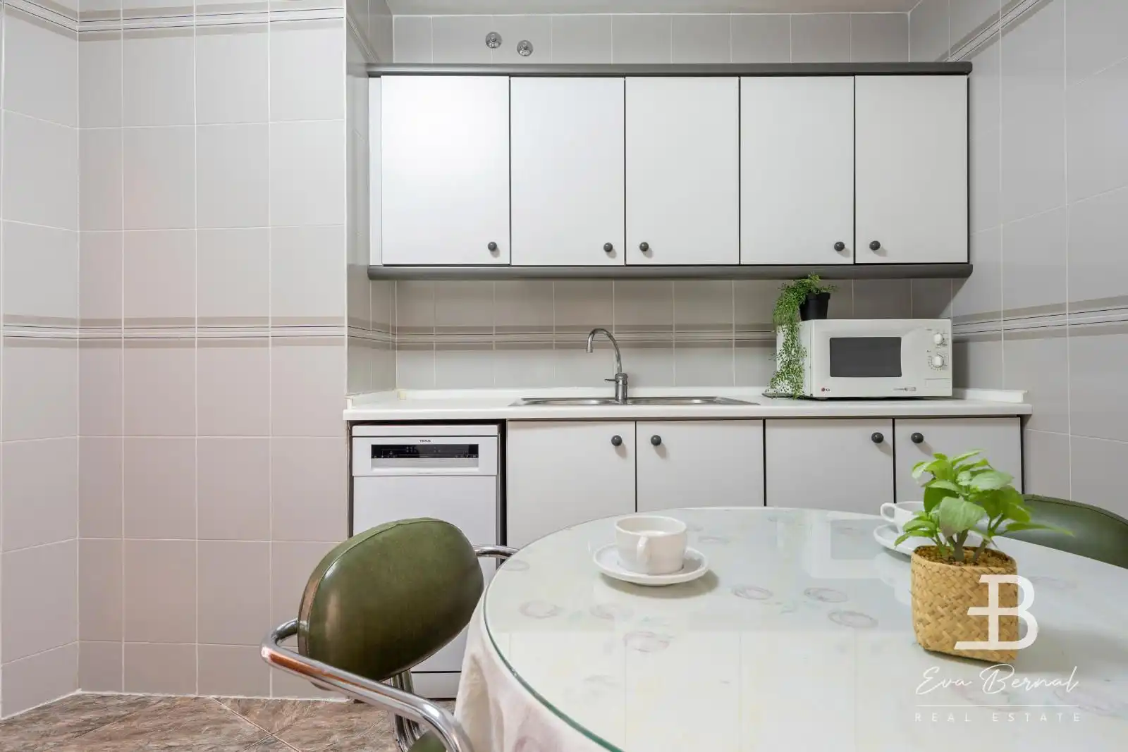 Küche von Wohnung zum Verkauf in Vila-seca mit Klimaanlage, Heizung und Privatgarten