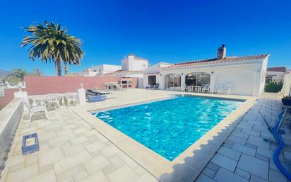 Swimming pool of House or chalet for sale in Empuriabrava  with Air Conditioner, Terrace and Swimming Pool