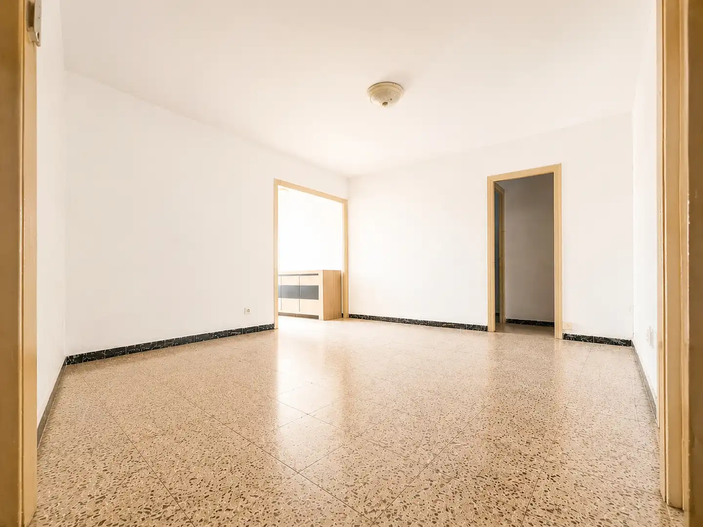 Wohnzimmer von Wohnung zum Verkauf in Santa Coloma de Gramenet mit Klimaanlage, Heizung und Balkon