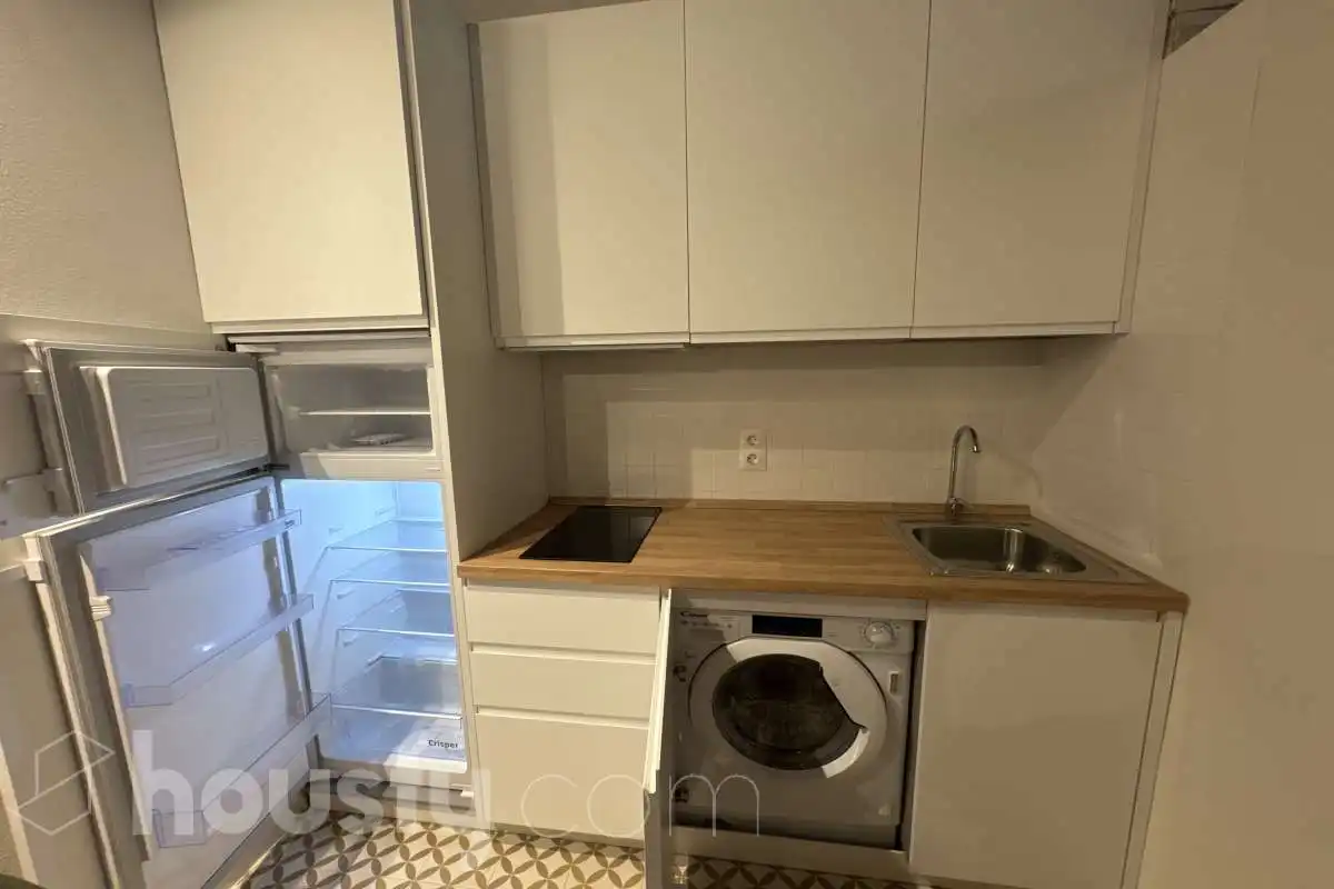 Cocina de Estudio de alquiler en Madrid con Amueblado