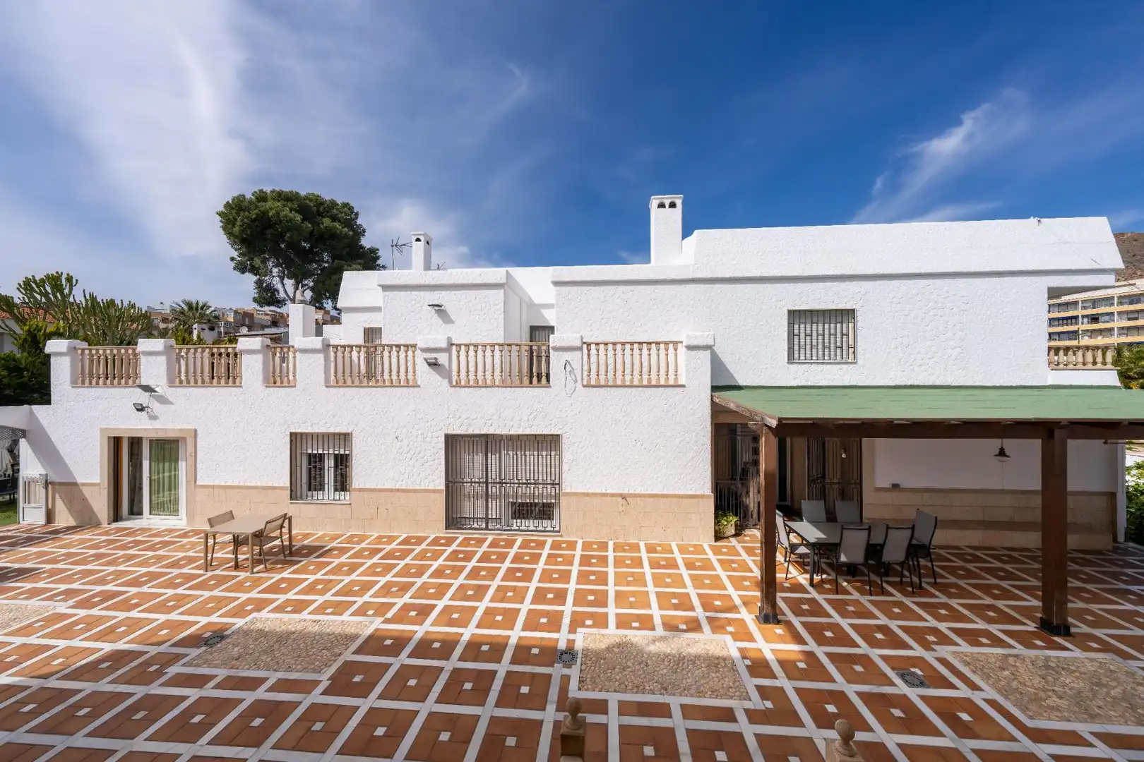 Vista exterior de Casa o chalet en venta en Roquetas de Mar con Aire acondicionado, Calefacción y Jardín privado